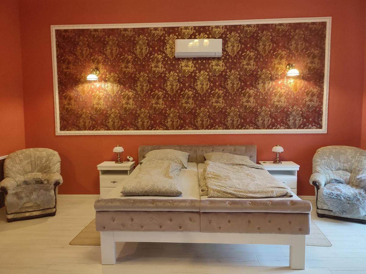 Zamecky Apartman - Castle Apartment Stribro Luaran gambar